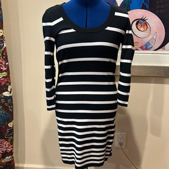 Dresses & Skirts - Rag n bone knit form fitting dress